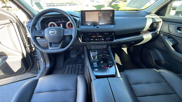 Used 2025 Nissan Rogue SL FWD image 18