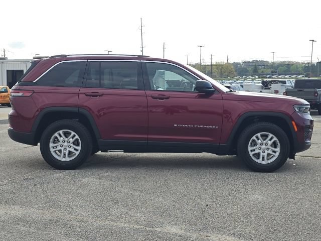 Used 2023 Jeep Grand Cherokee Laredo RWD image 6