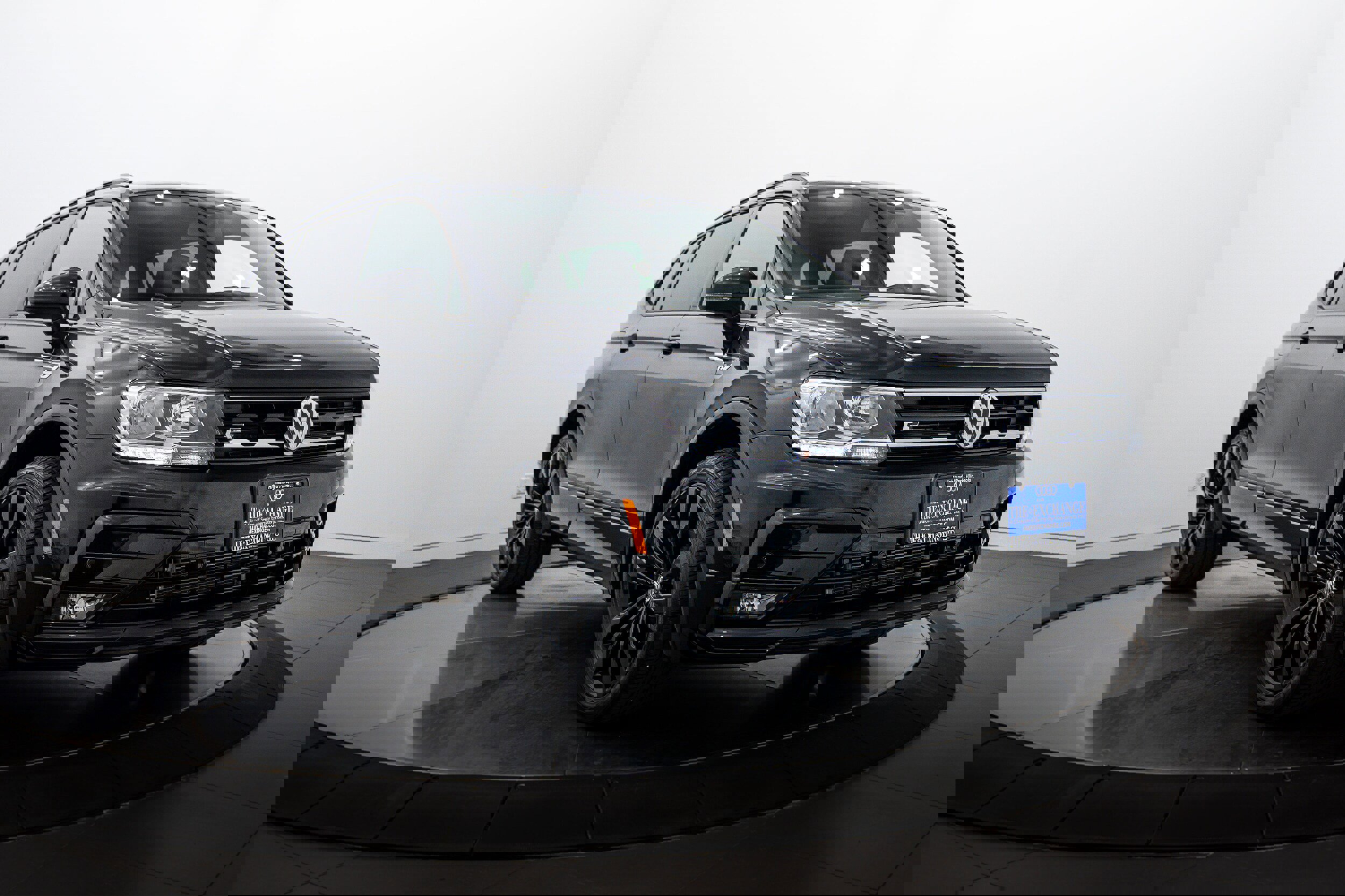 Used 2021 Volkswagen Tiguan SE R-Line image 2