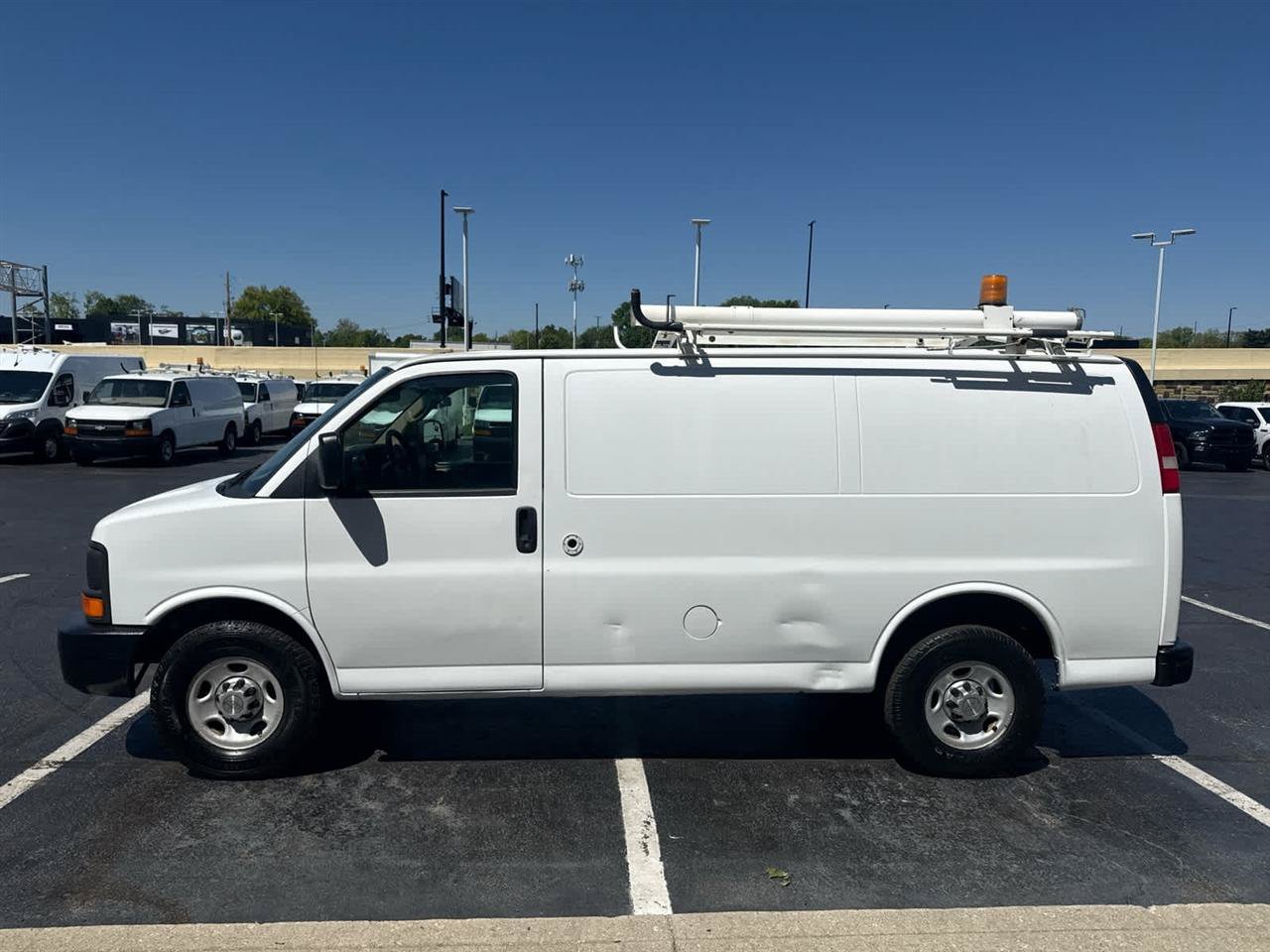 Used 2011 Chevrolet Express 2500 RWD image 5