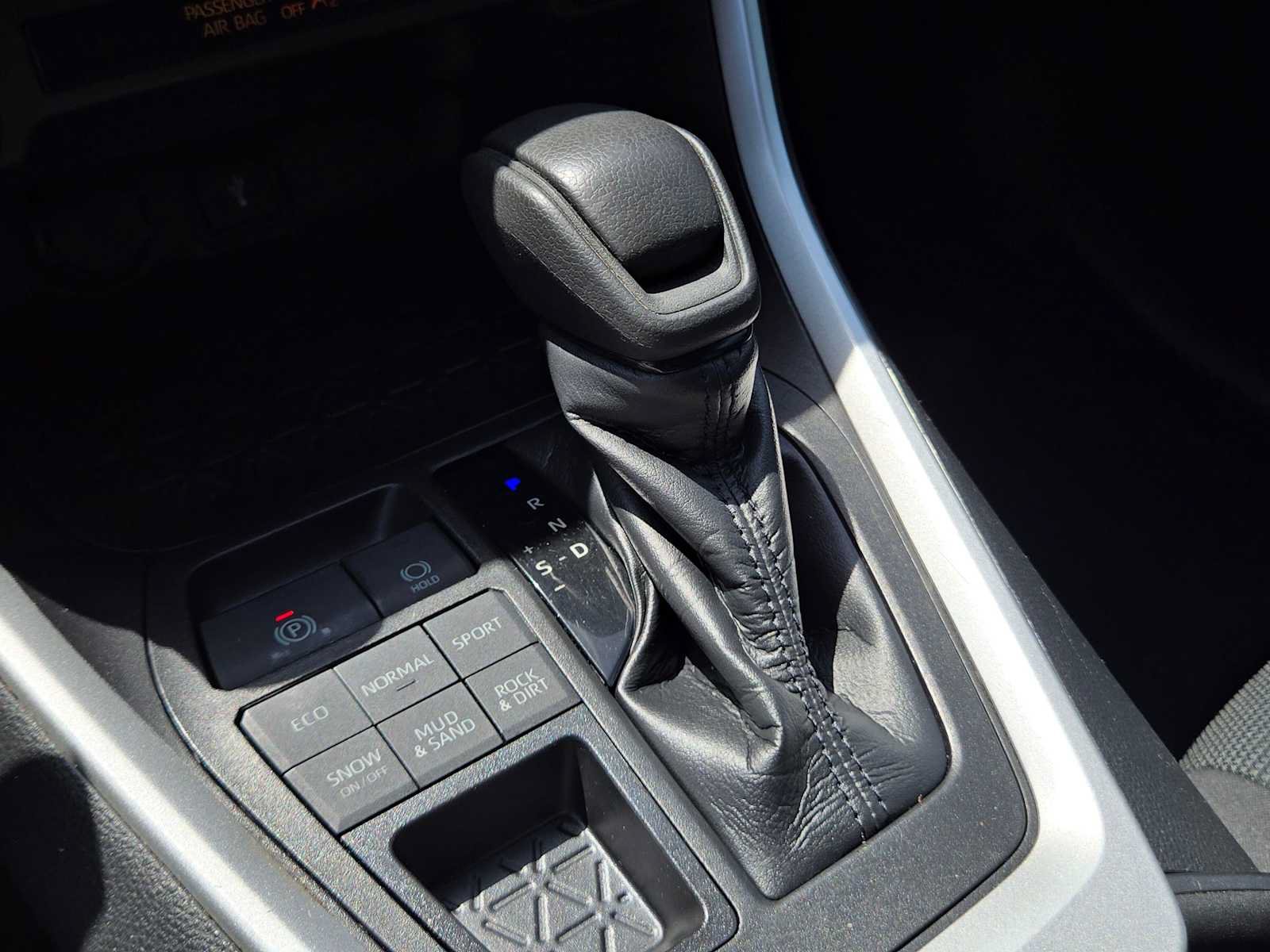 Certified 2021 Toyota RAV4 LE AWD/4WD image 36