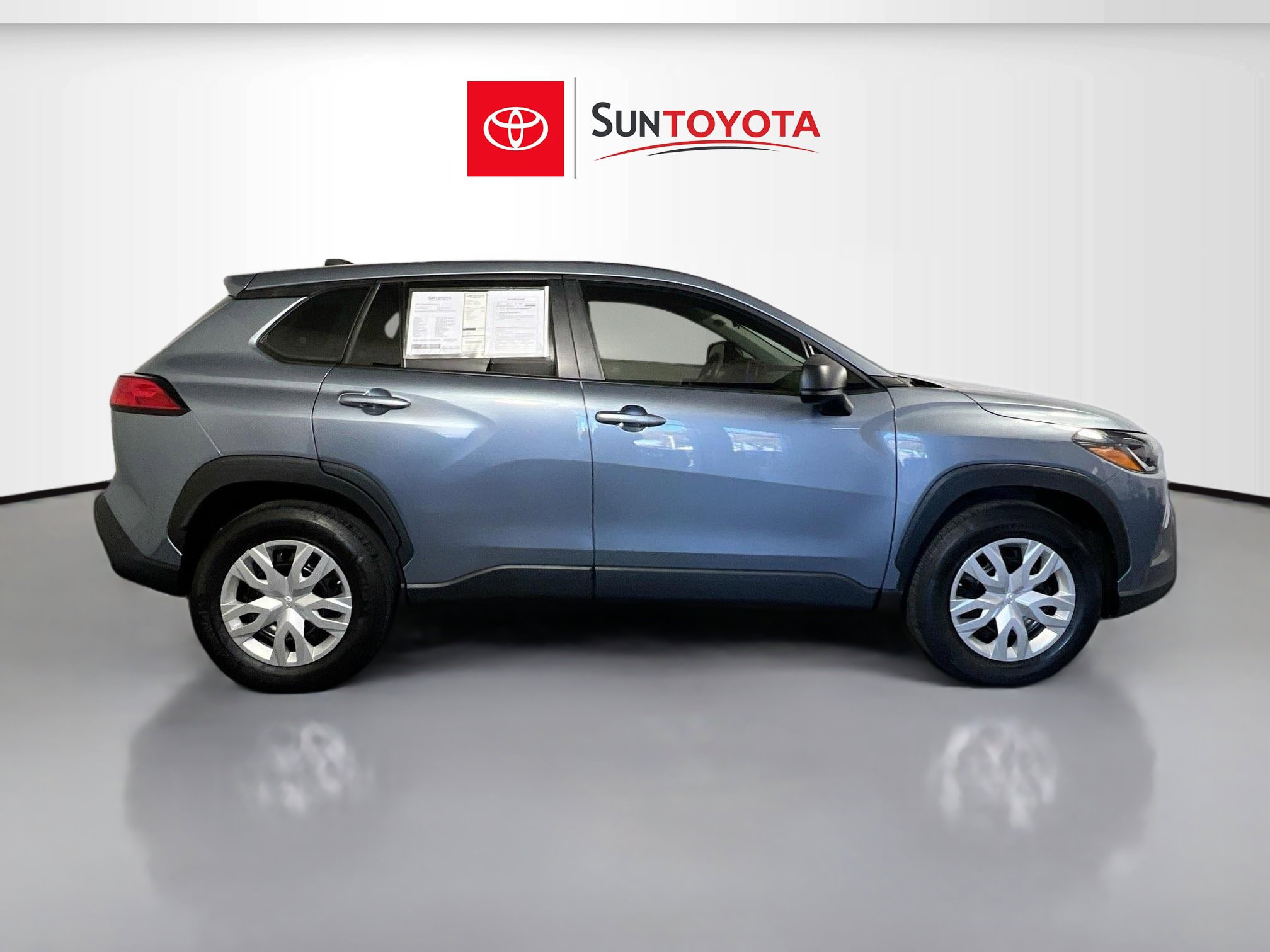 Used 2024 Toyota Corolla Cross L image 2