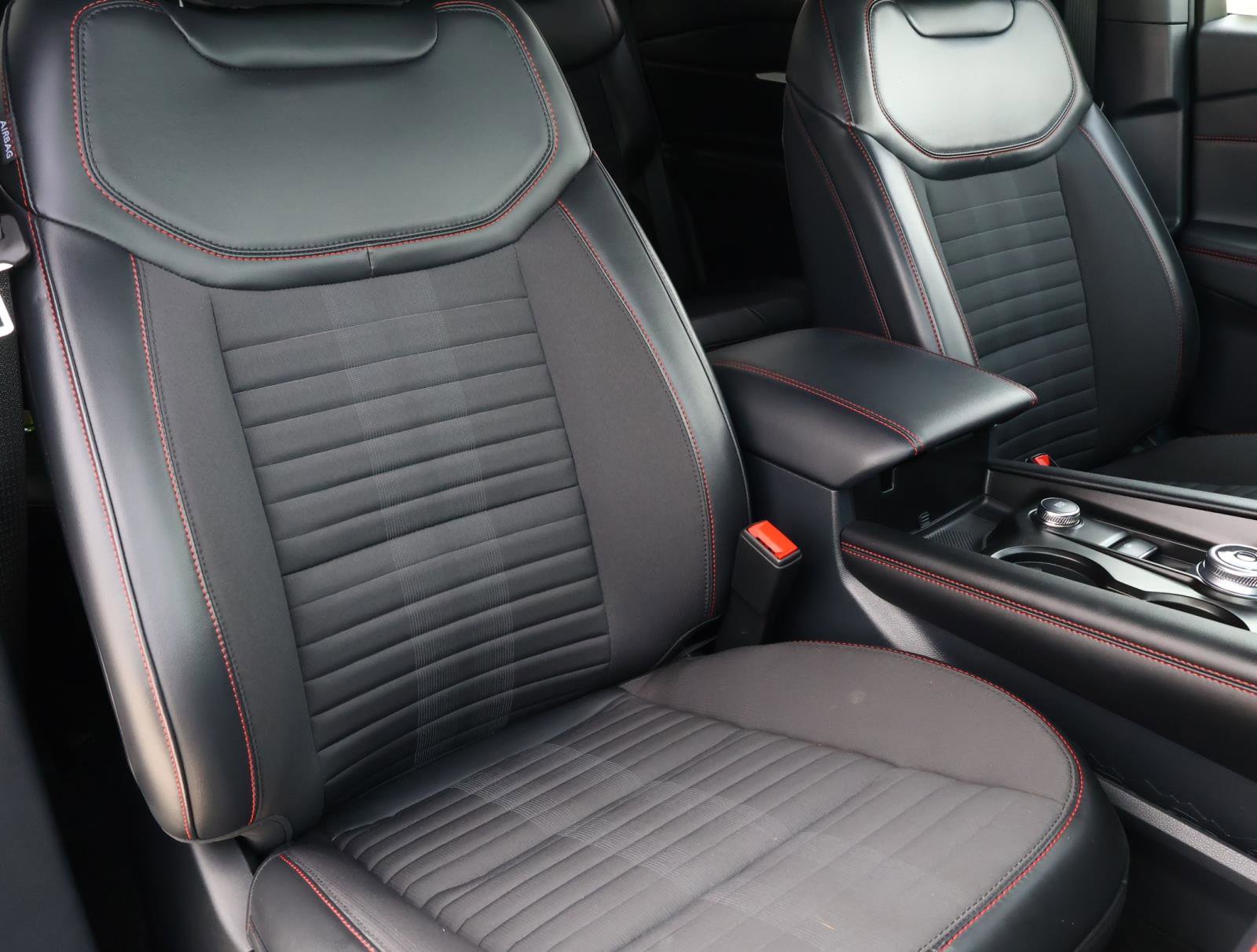 Used 2025 Ford Explorer ST-Line image 19