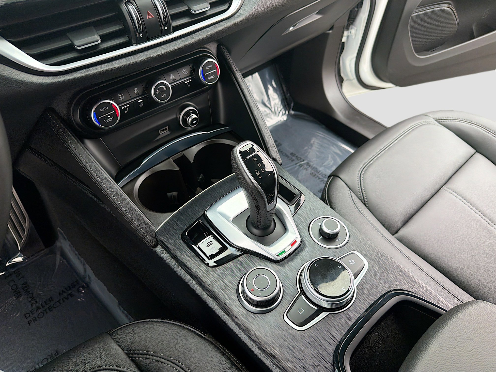 Used 2024 Alfa Romeo Stelvio Sprint image 11