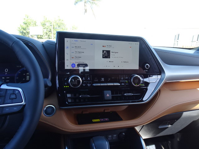 New 2026 Toyota Highlander Platinum AWD/4WD image 18