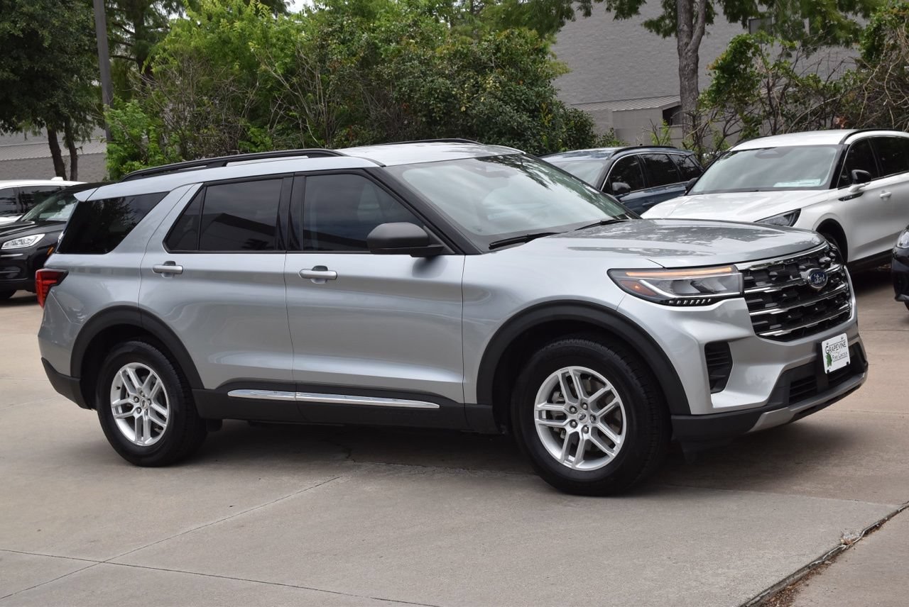 Certified 2025 Ford Explorer Active RWD image 5