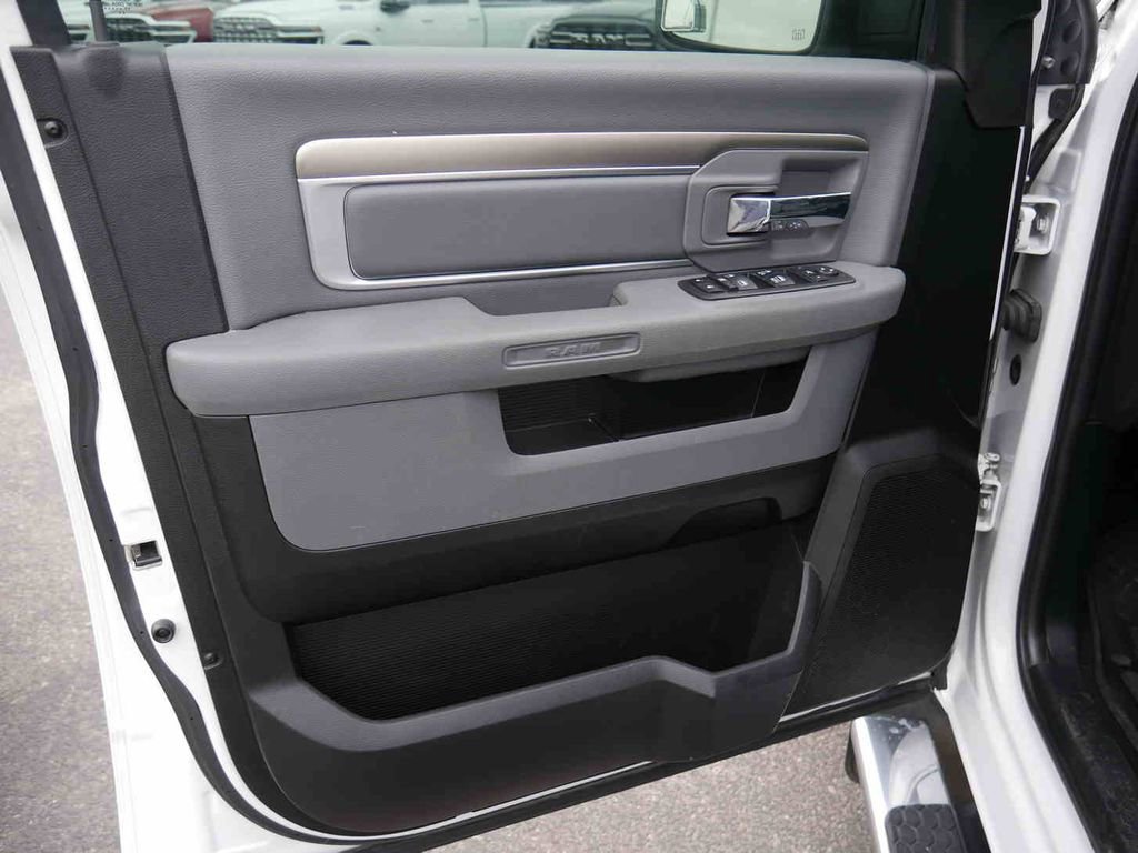 Used 2018 RAM 1500 SLT image 26