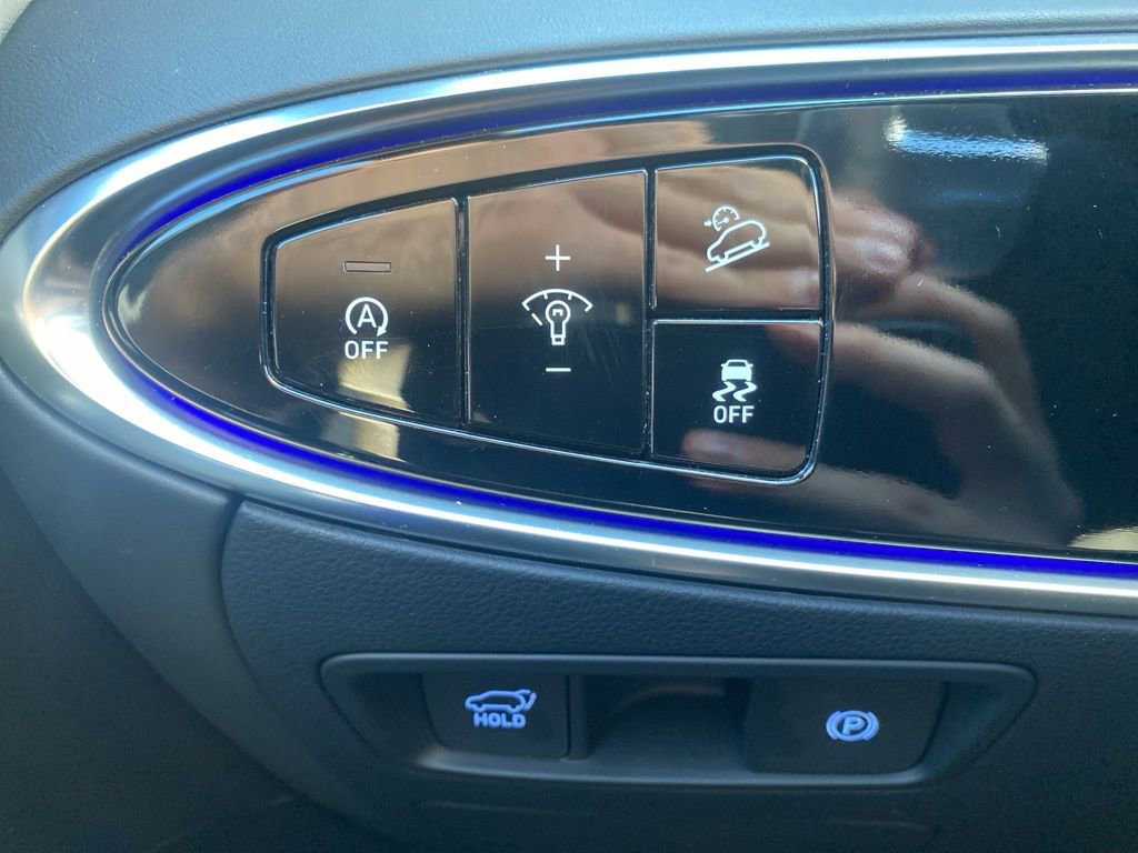 Certified 2025 Genesis GV70 3.5T Sport w/ Sport Prestige Package image 23