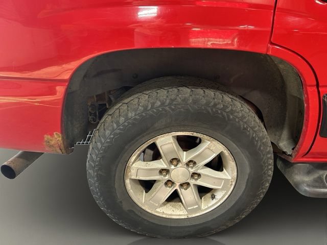 Used 2005 GMC Yukon SLT w/ SLT Preferred Equipment Group AWD/4WD image 27