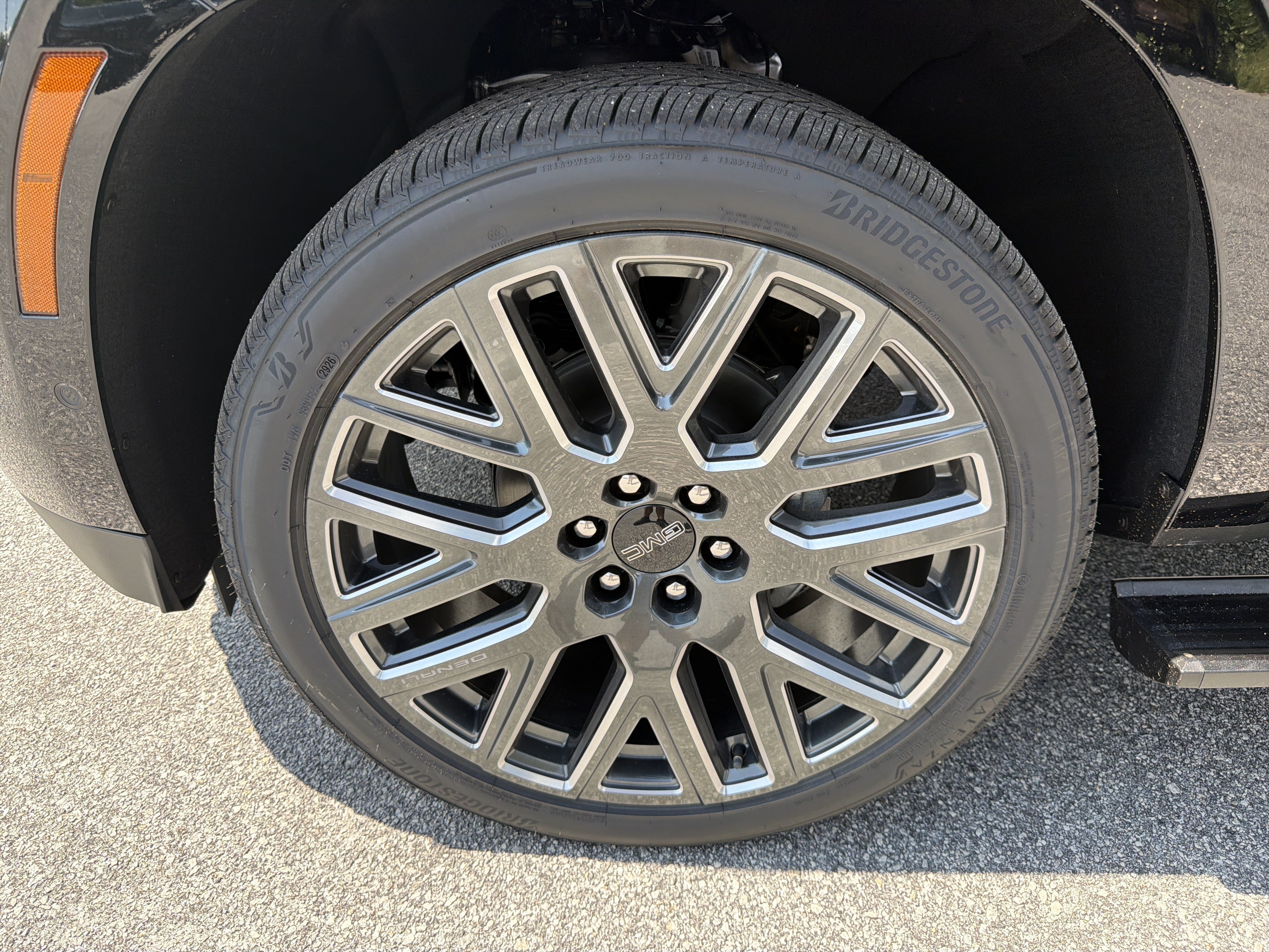 New 2026 GMC Yukon XL Denali Ultimate AWD/4WD image 12