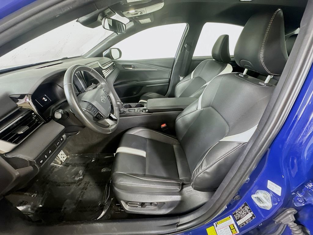 Used 2025 Toyota Camry SE image 15