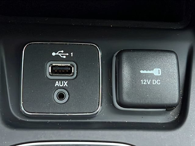 Used 2021 Jeep Cherokee Latitude Lux w/ Comfort/Convenience Group AWD/4WD image 17