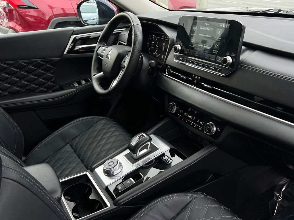 Used 2023 Mitsubishi Outlander SEL image 11