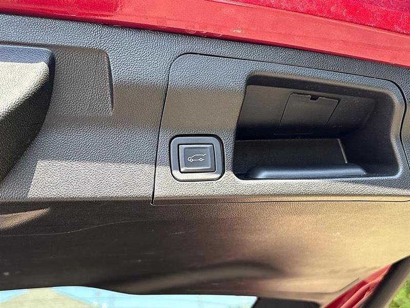 Used 2023 GMC Acadia SLE w/ Driver Convenience Package FWD image 50