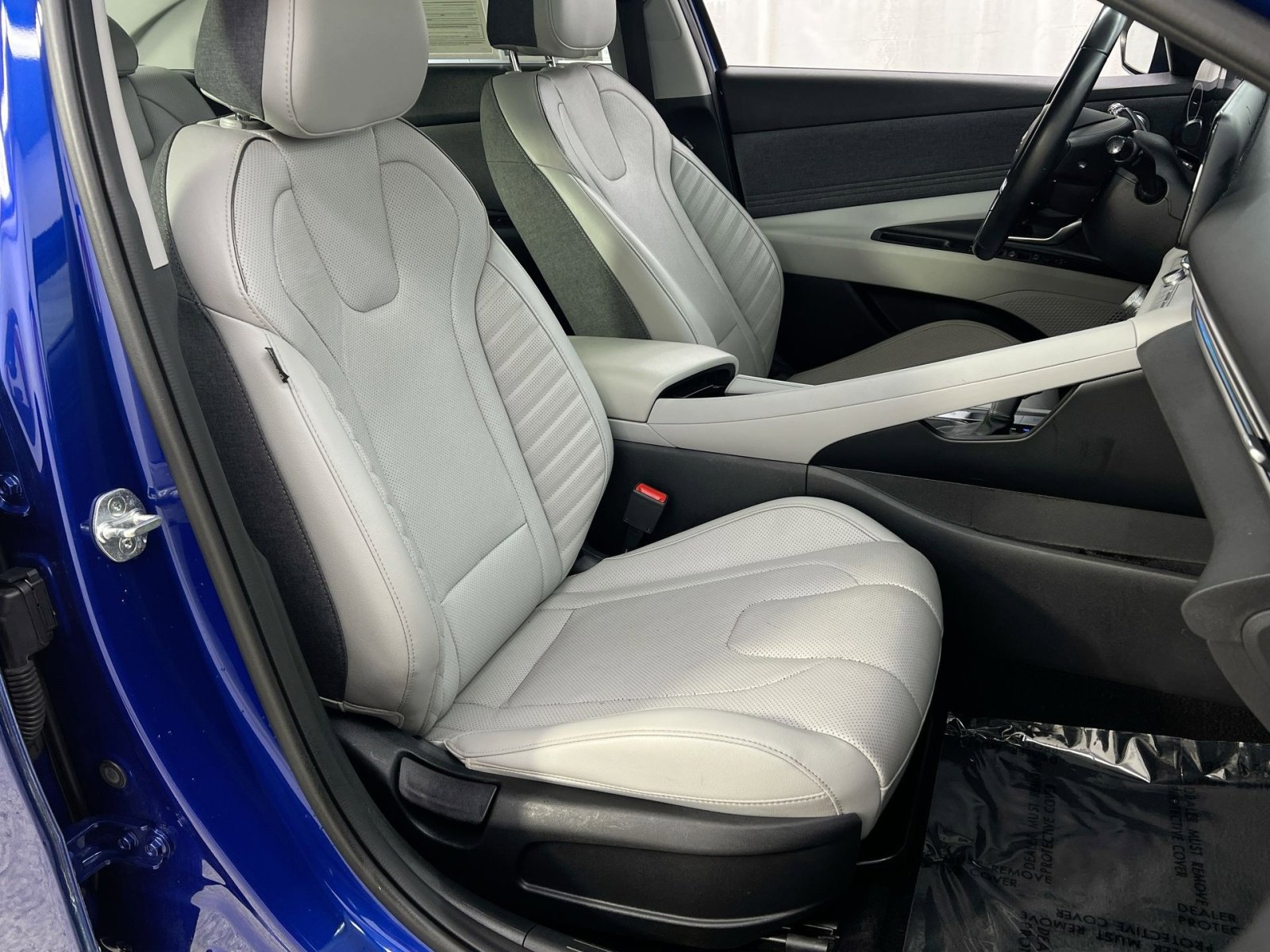 Used 2022 Hyundai Elantra Limited image 32