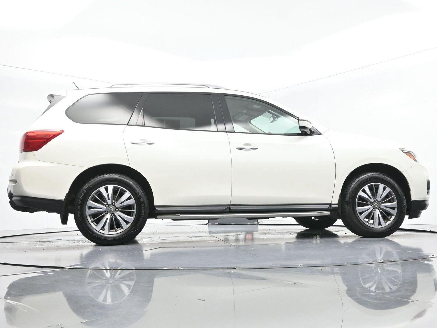 Used 2017 Nissan Pathfinder SV w/ SV Tech Package AWD/4WD image 53
