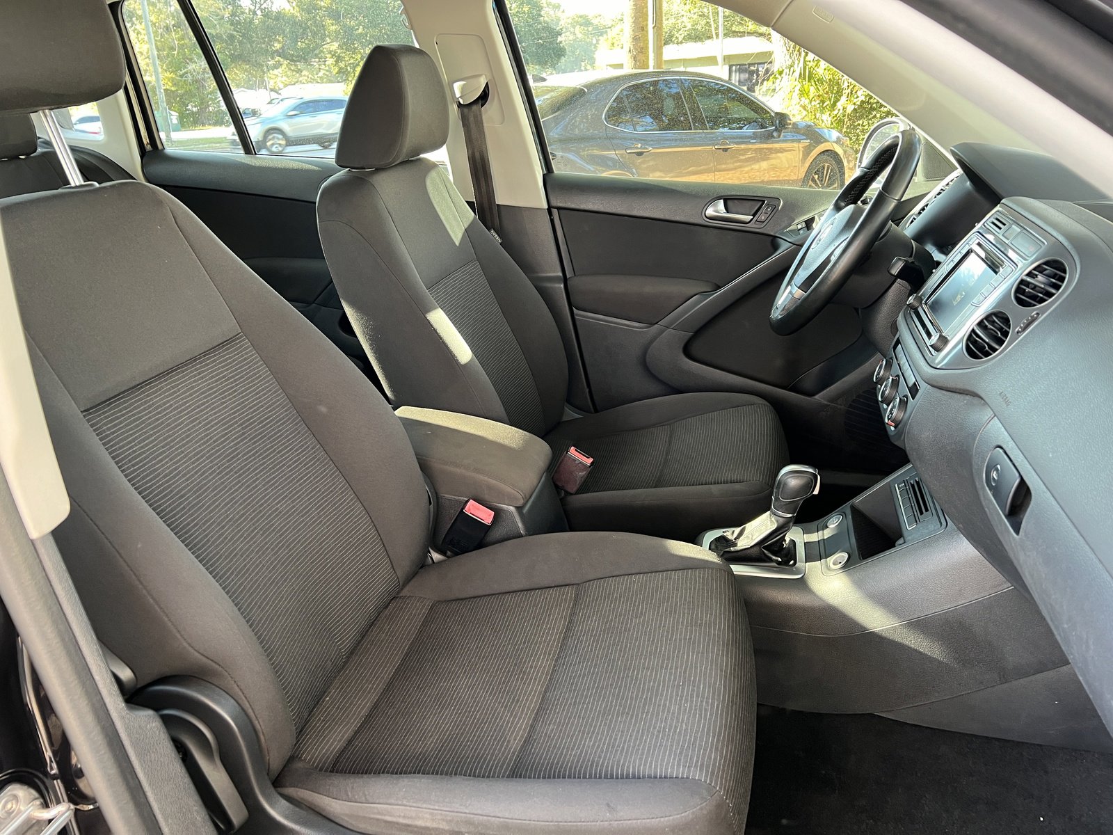 Used 2018 Volkswagen Tiguan Limited image 21