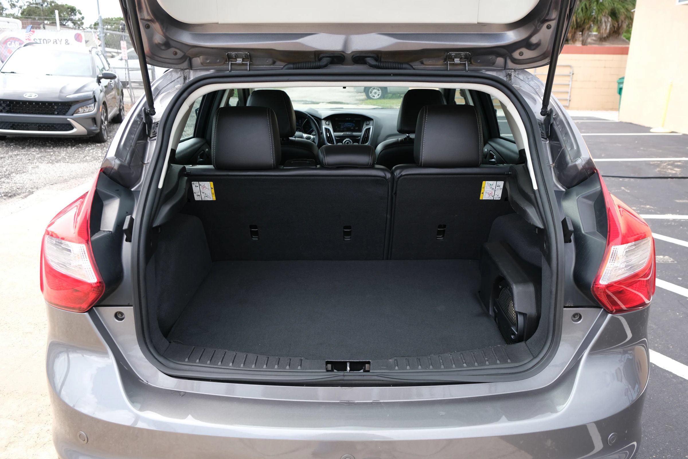 Used 2014 Ford Focus Titanium FWD image 13