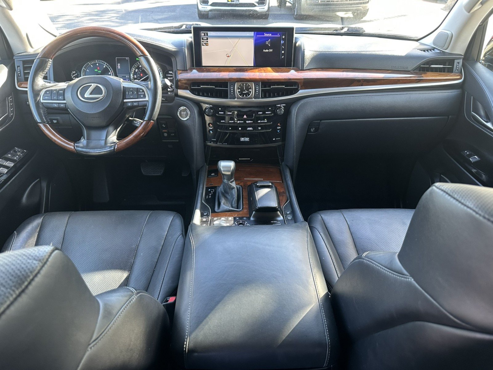 Used 2017 Lexus LX 570 4WD image 17