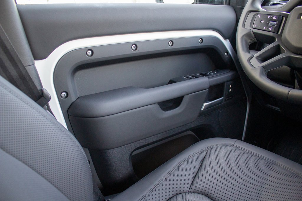 Used 2025 Land Rover Defender 110 S image 19