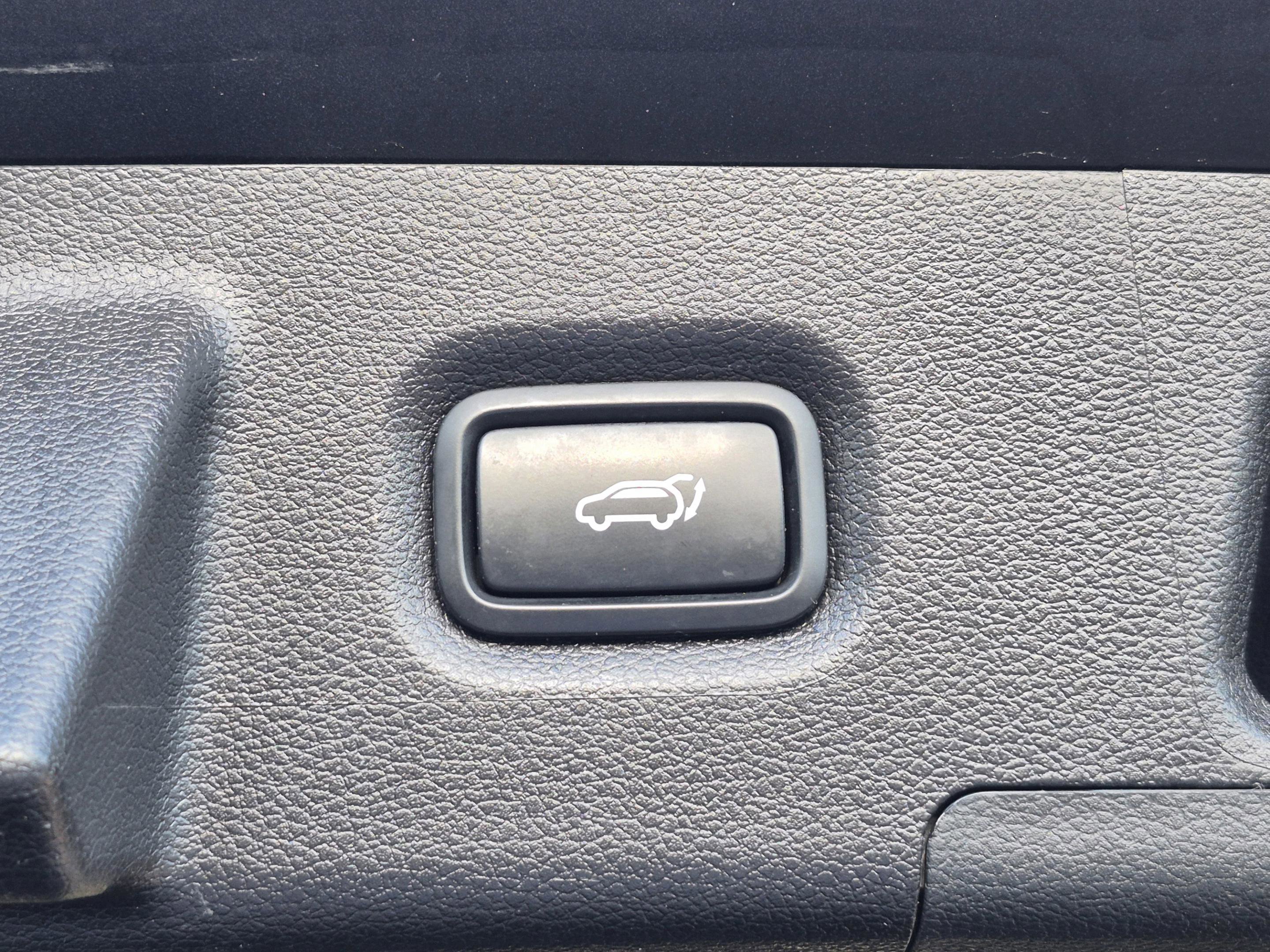 Certified 2023 Hyundai Santa Fe SEL w/ Cargo Package AWD/4WD image 10