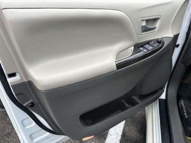 Used 2019 Toyota Sienna XLE image 18