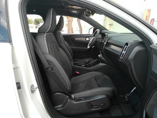 Used 2022 Volvo XC40 P8 Recharge Plus AWD/4WD image 19