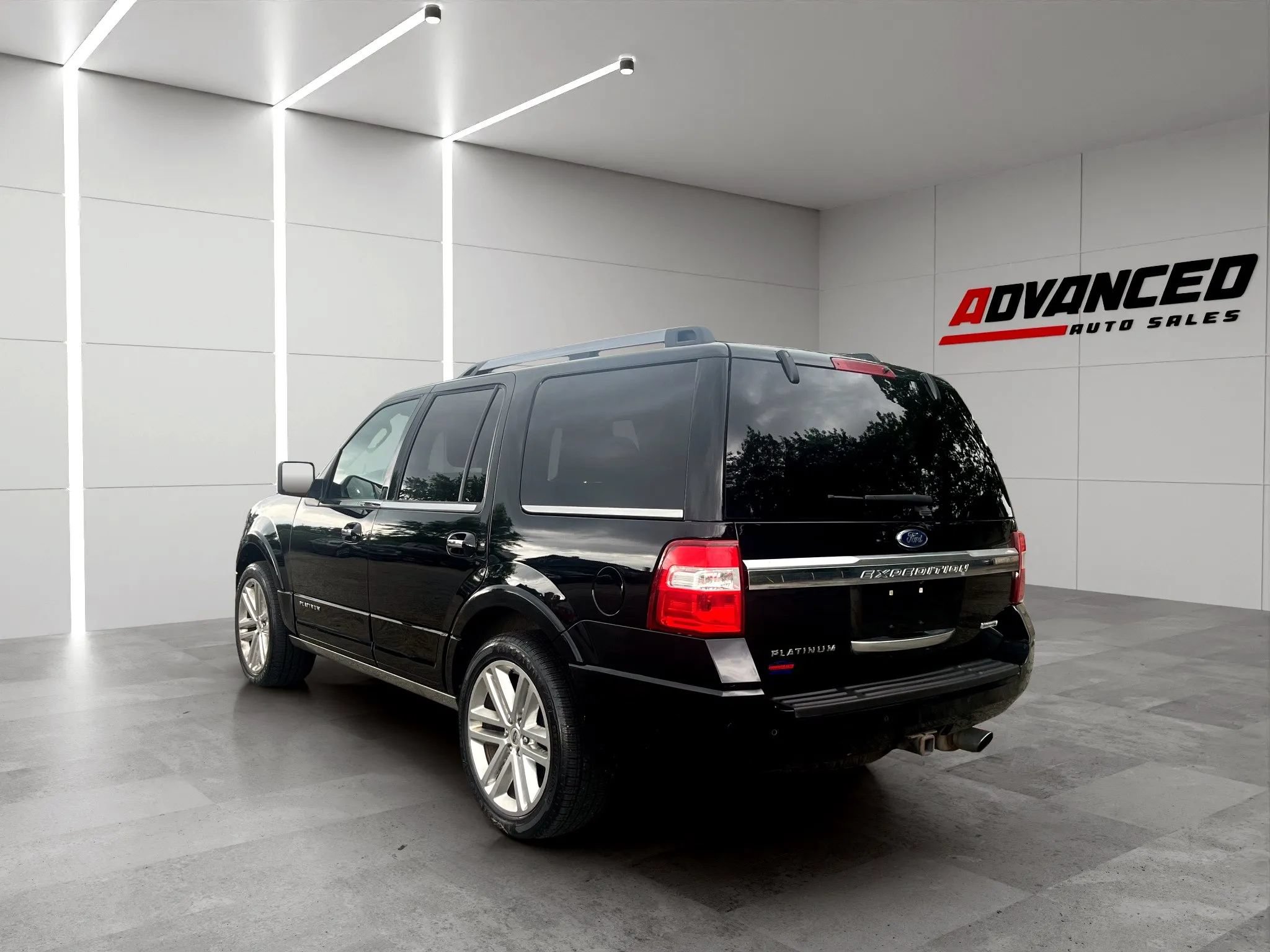 Used 2017 Ford Expedition Platinum AWD/4WD image 5