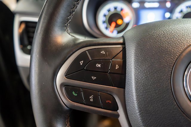 Used 2020 Jeep Cherokee Limited image 23