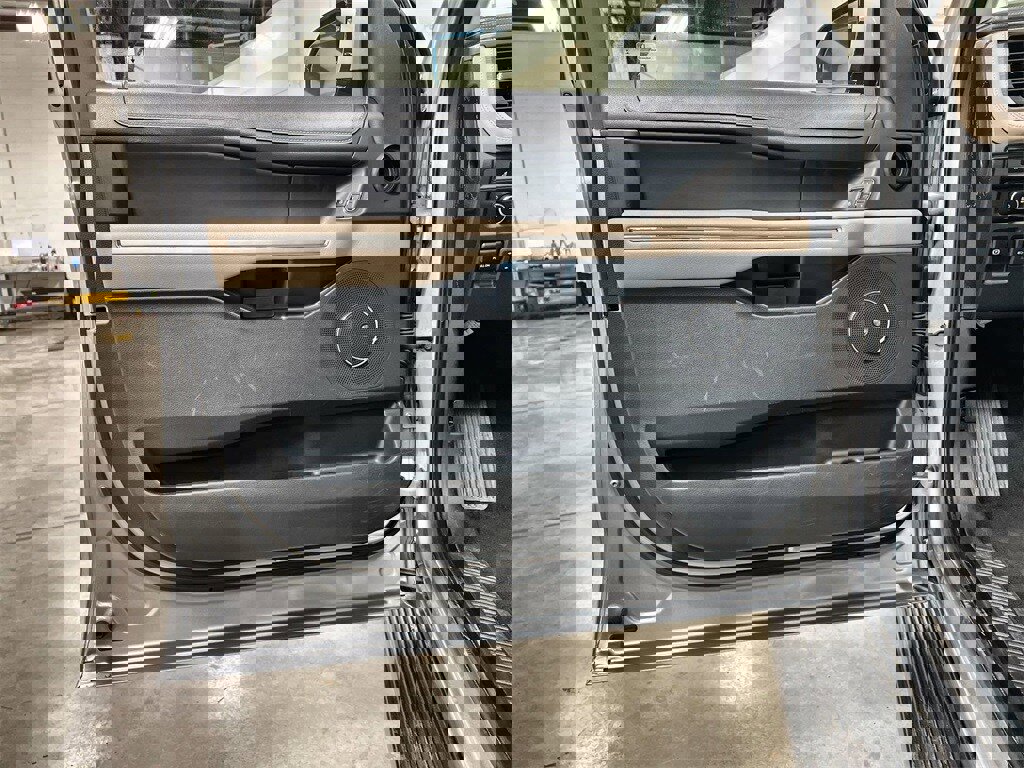 Used 2024 Ford Expedition Max Limited image 16