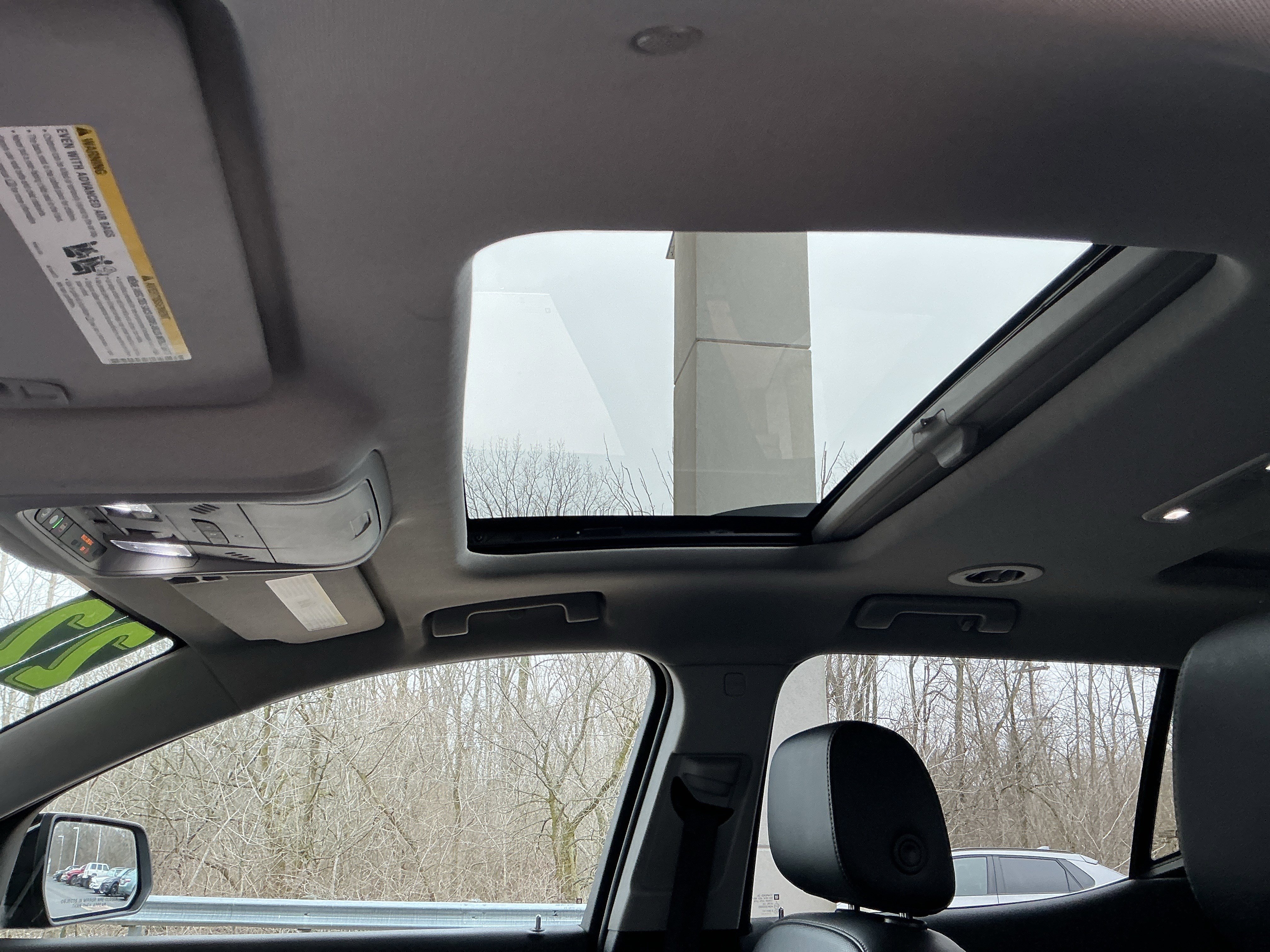 Used 2022 GMC Acadia SLT w/ Preferred Package image 17