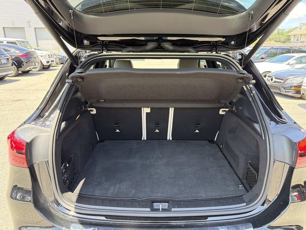 Used 2025 Mercedes-Benz GLA 250 image 8