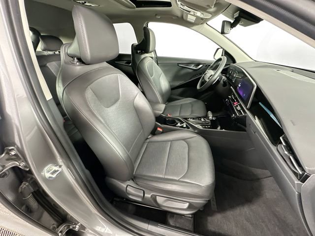Used 2023 Kia Niro SX image 31