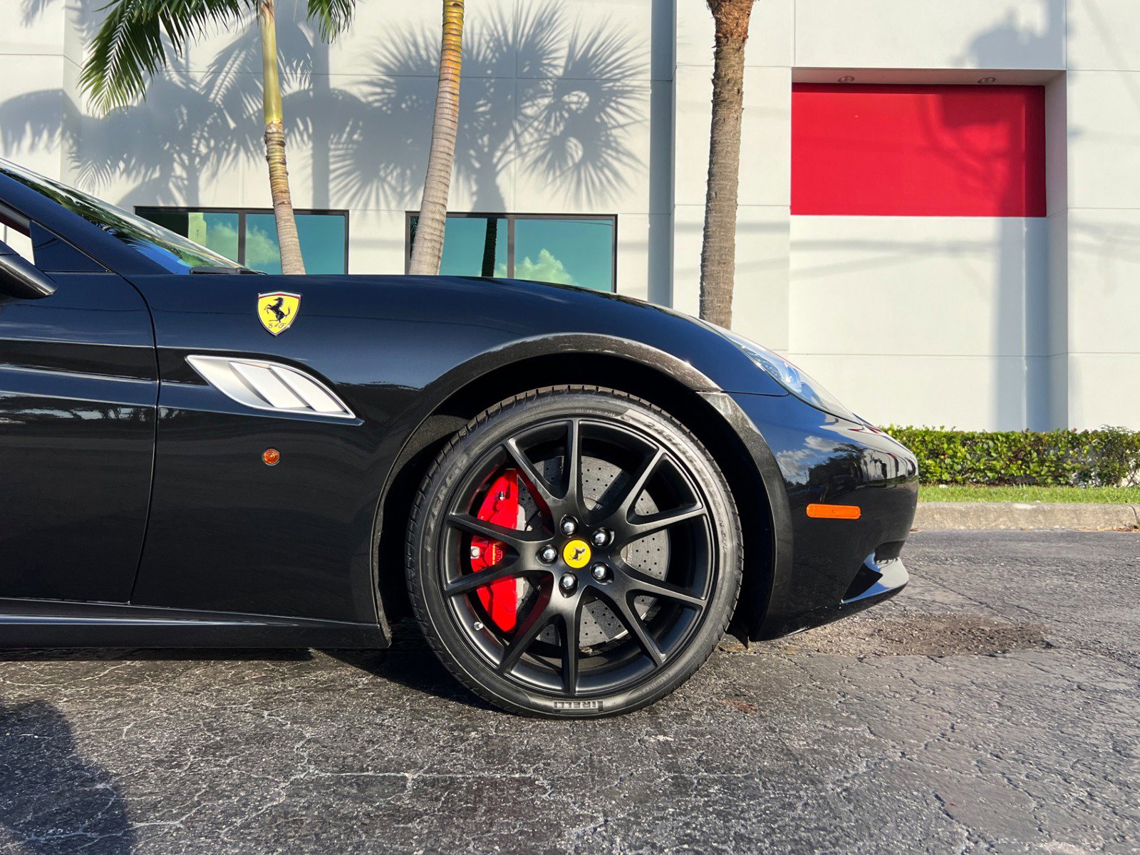 Used 2013 Ferrari California RWD image 13