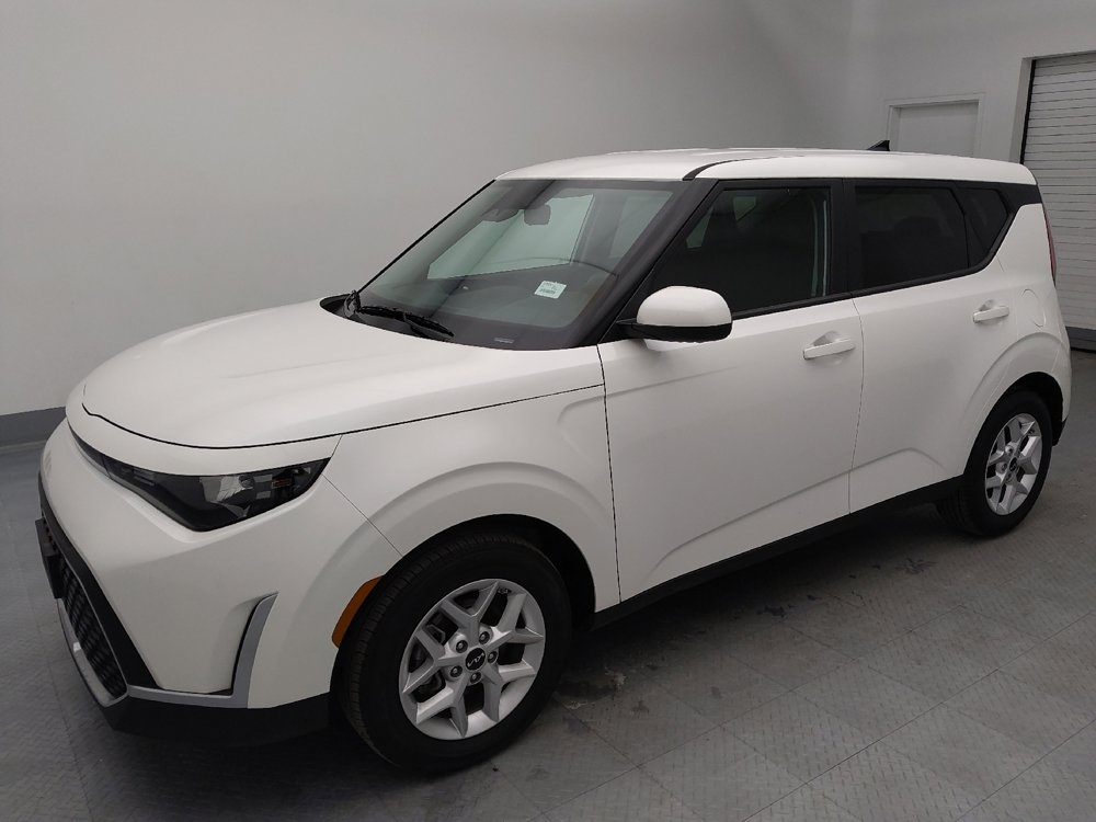 Used 2025 Kia Soul LX image 2