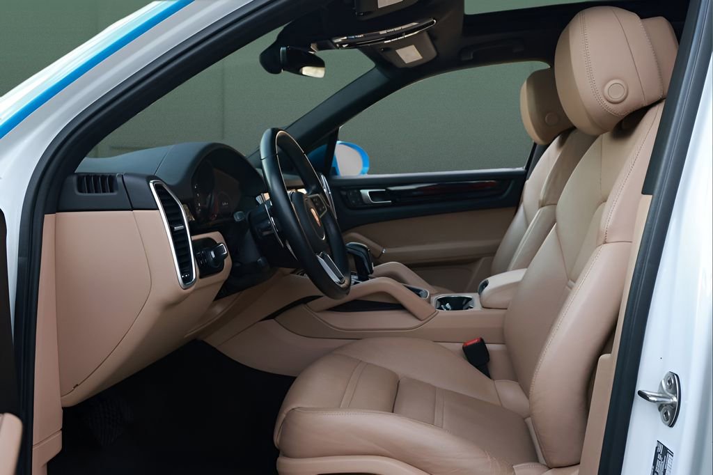 Used 2023 Porsche Cayenne image 9
