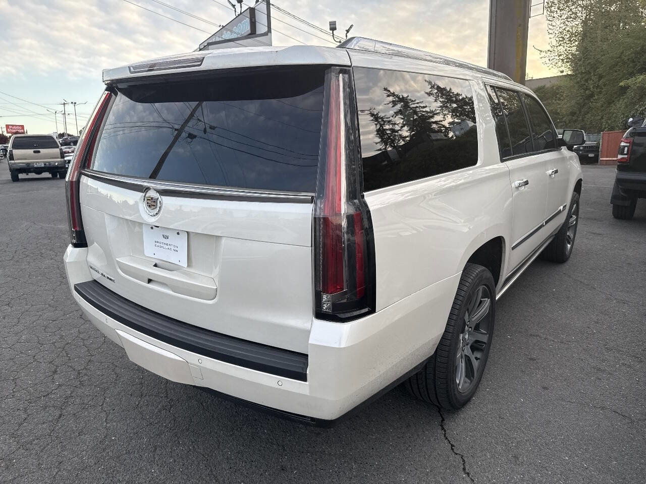 Used 2015 Cadillac Escalade ESV Premium AWD/4WD image 3