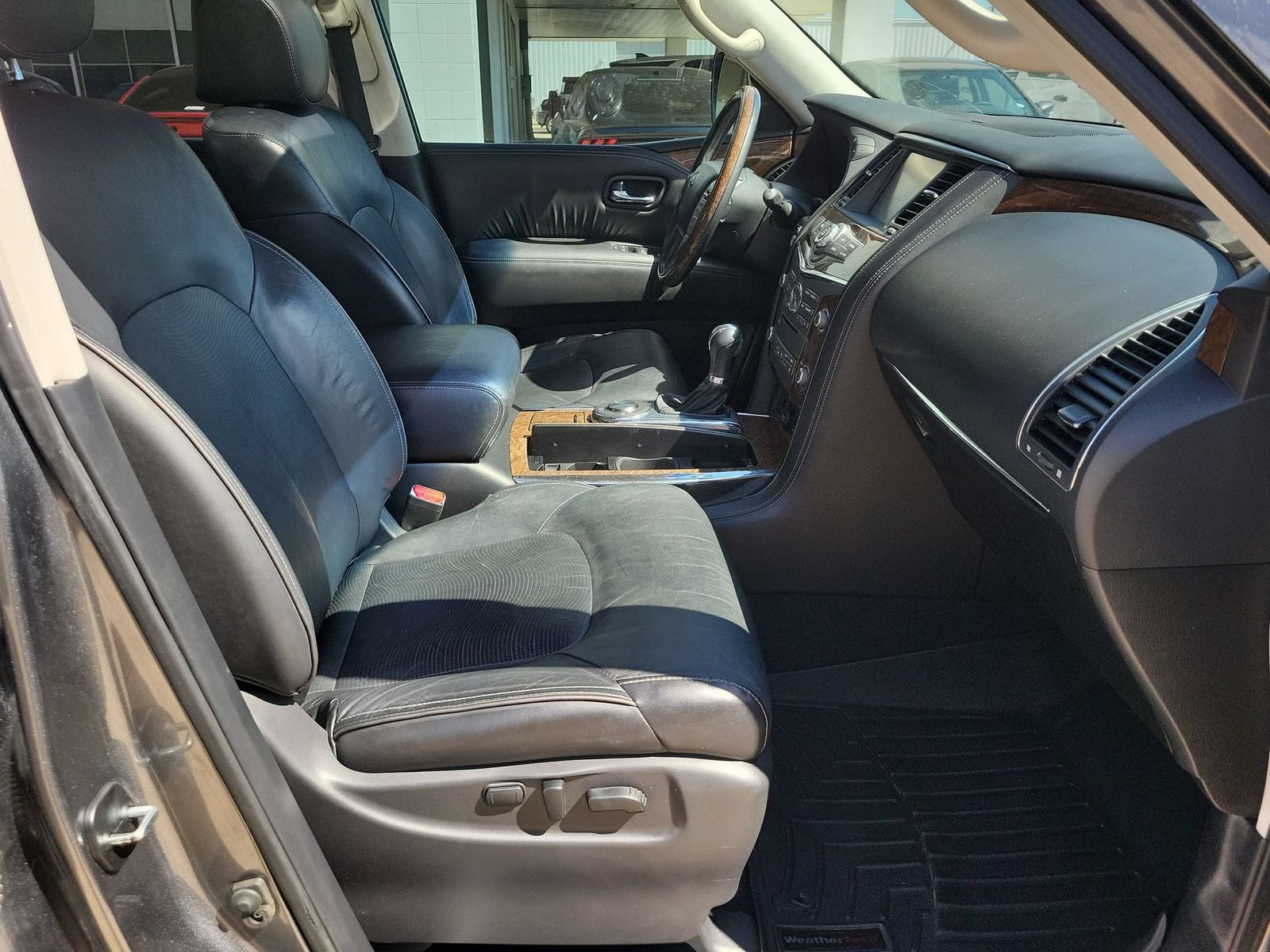 Used 2017 INFINITI QX80 2WD w/ Driver Assistance Package image 28