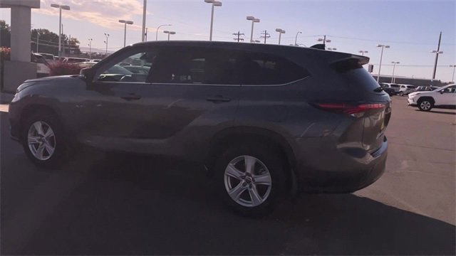 Used 2024 Toyota Highlander XLE image 7