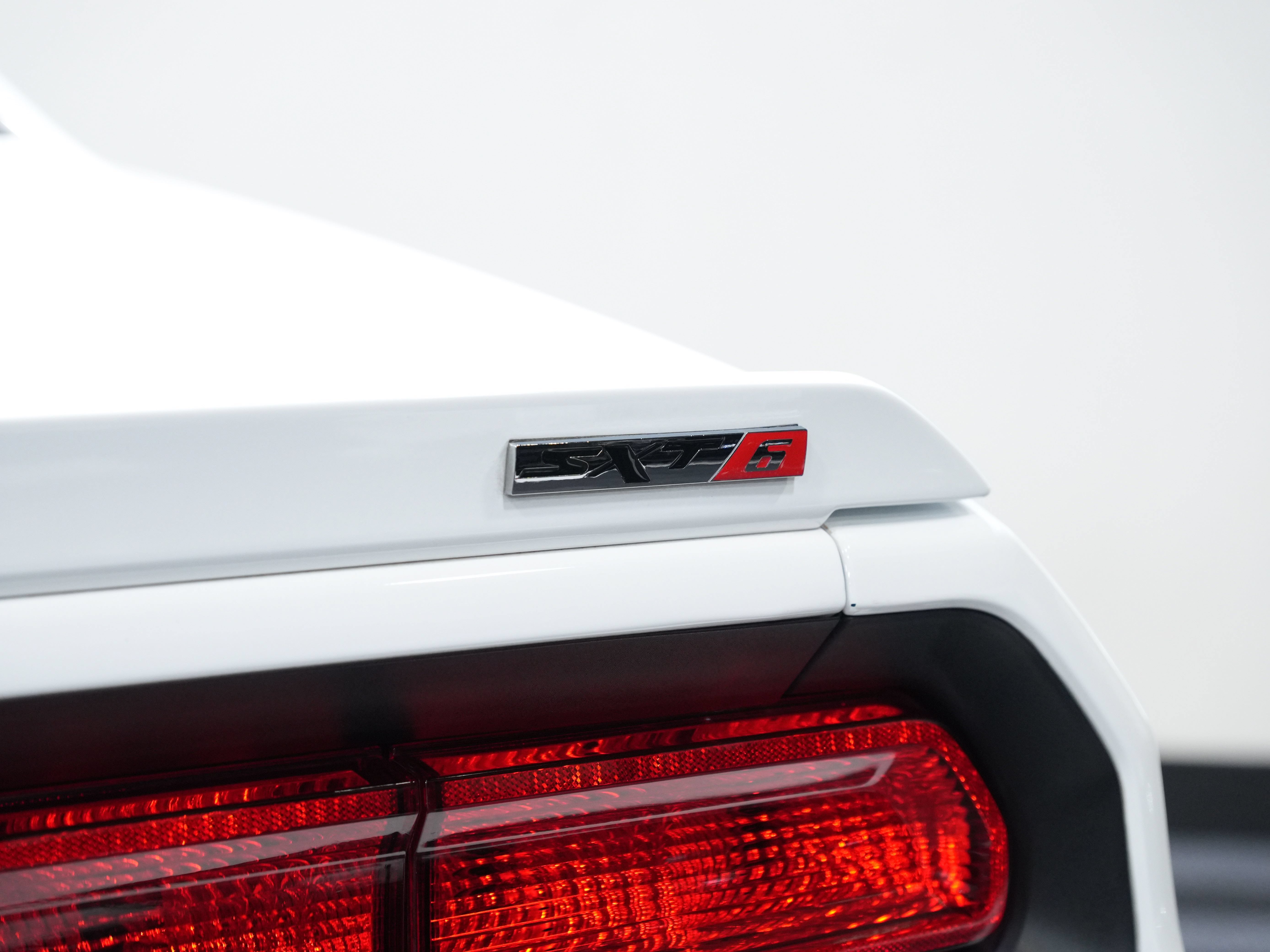 Used 2014 Dodge Challenger SXT RWD image 19