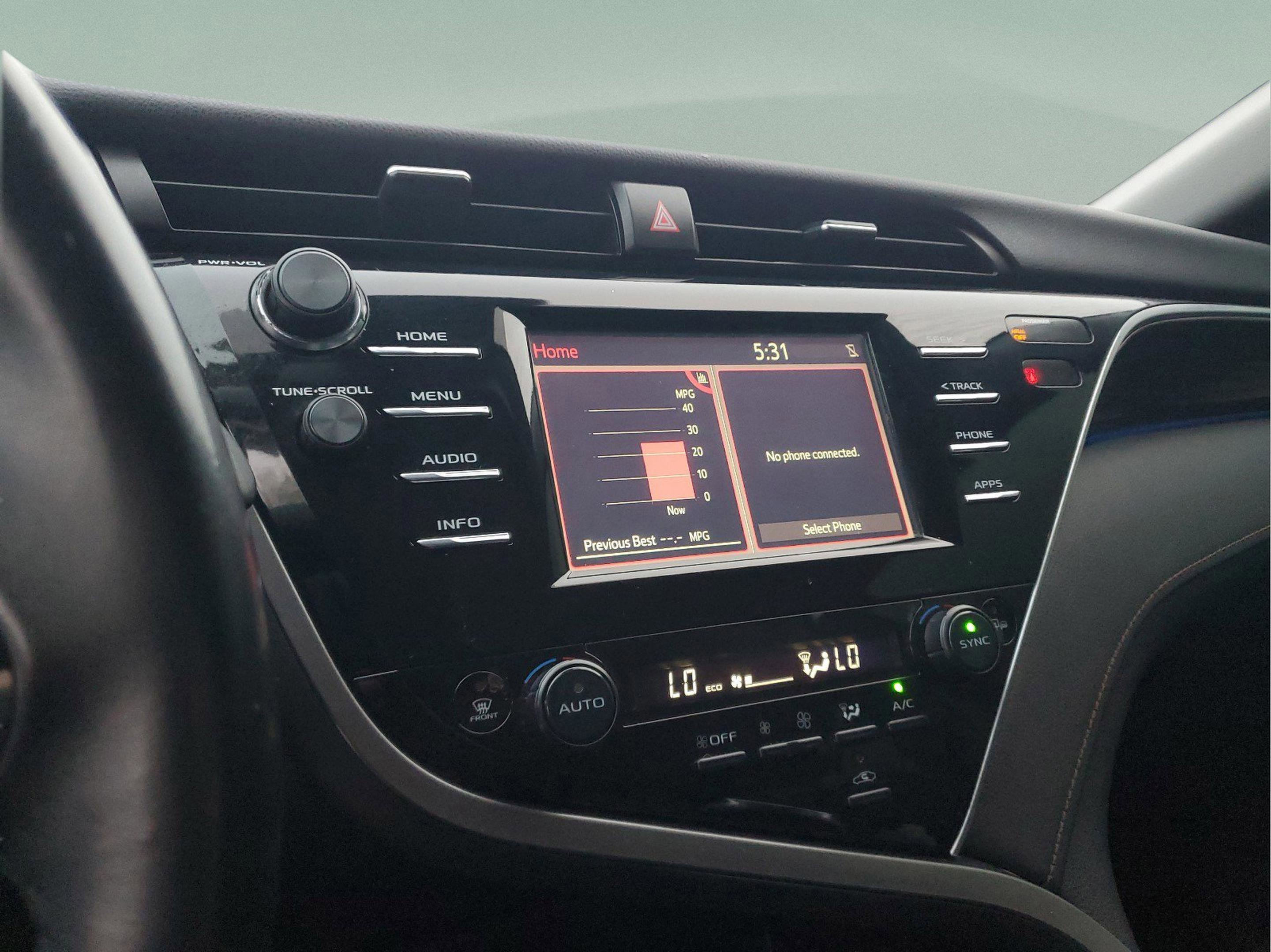 Used 2018 Toyota Camry XLE image 21