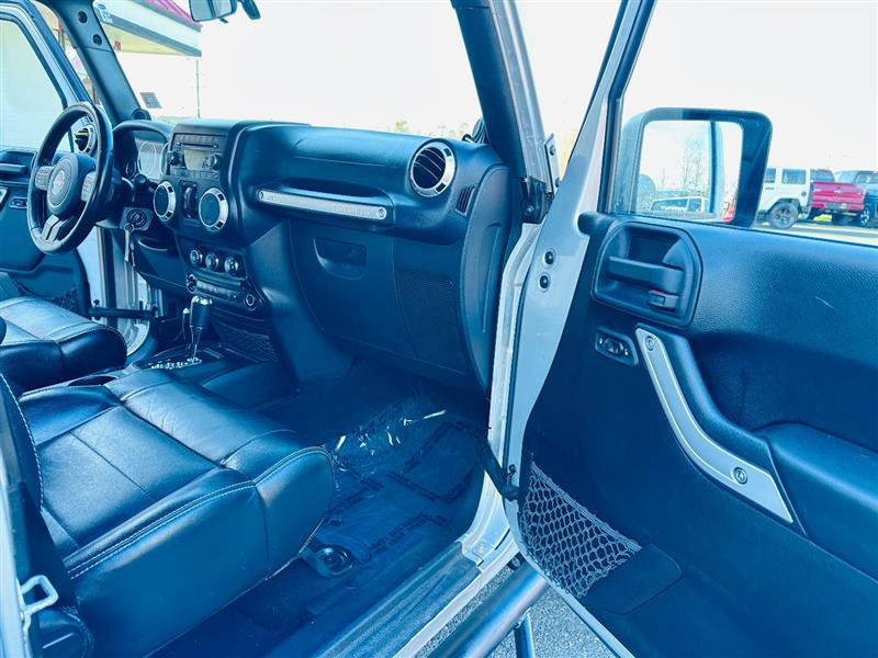 Used 2012 Jeep Wrangler Unlimited Rubicon w/ Max Tow Pkg image 14