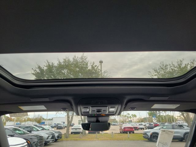 New 2025 Chevrolet Suburban Premier image 14