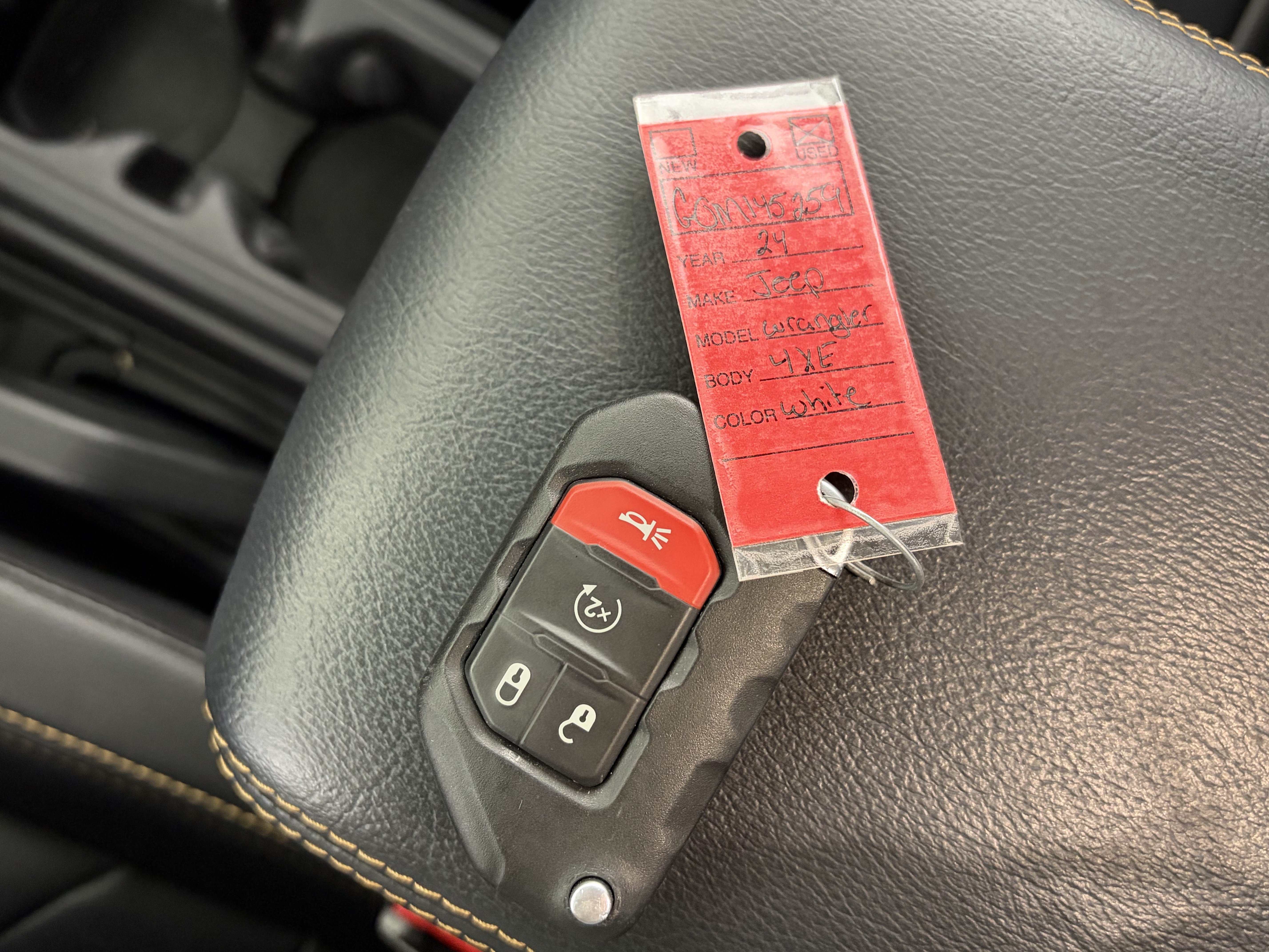 Used 2024 Jeep Wrangler Unlimited Sahara AWD/4WD image 32
