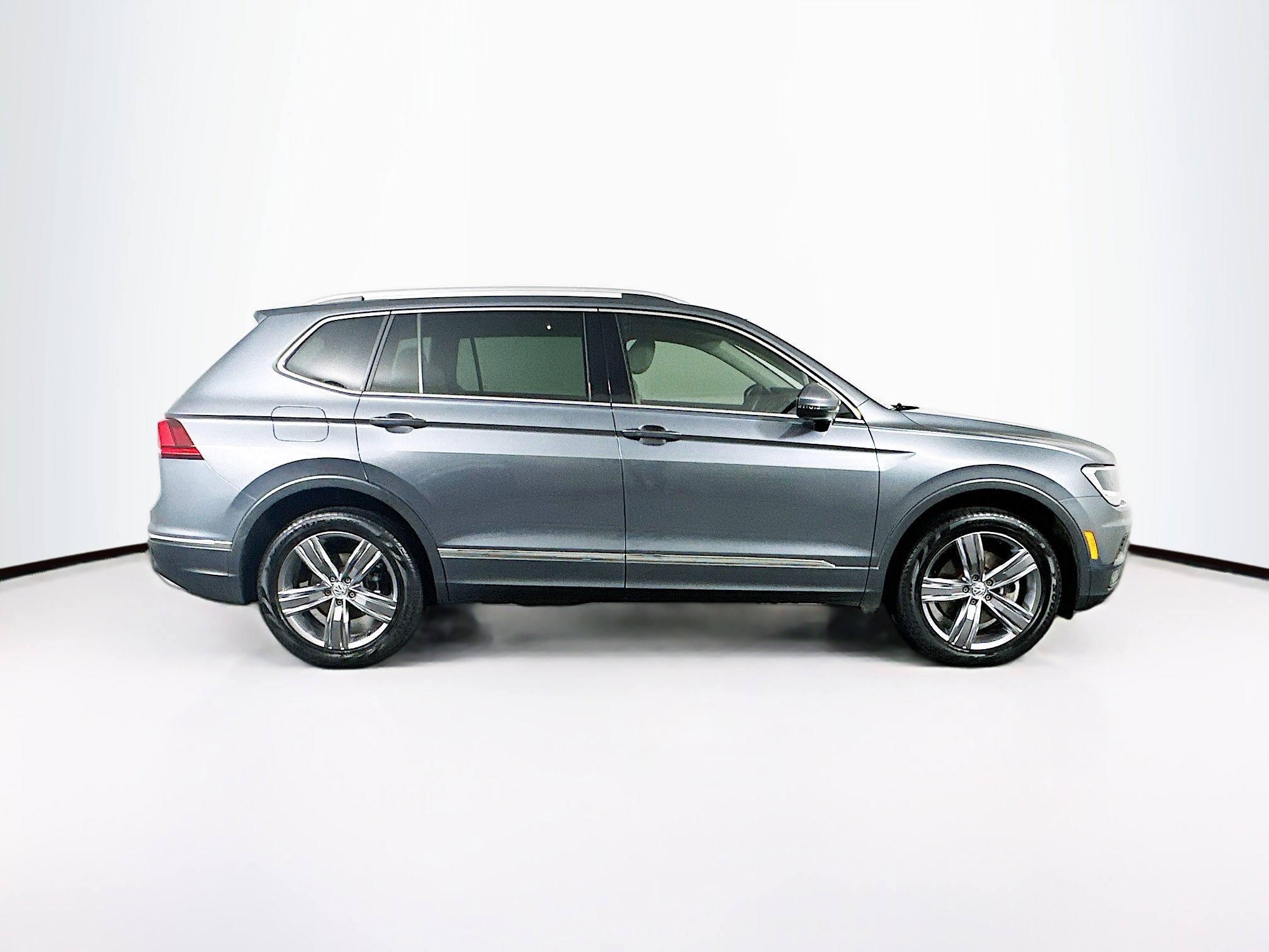 Used 2020 Volkswagen Tiguan SEL w/ 3rd Row Seat Package image 10
