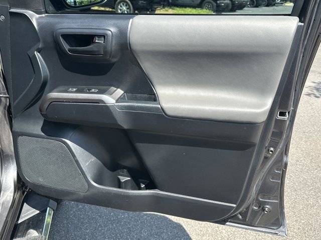 Used 2018 Toyota Tacoma SR5 RWD image 17