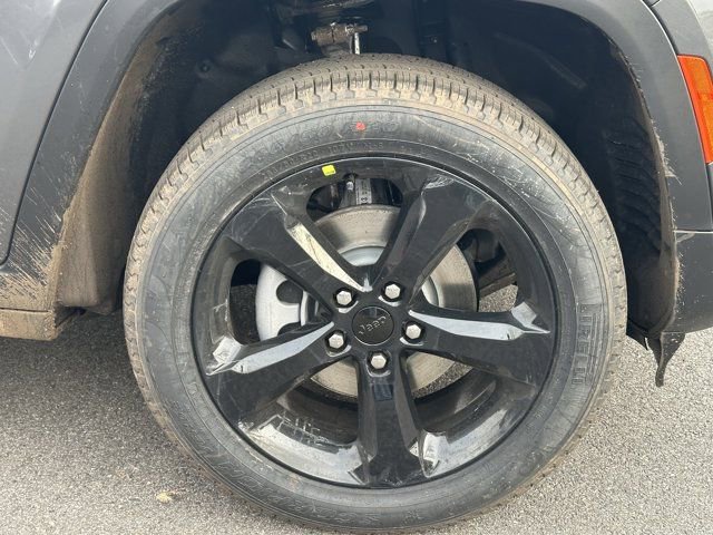 New 2026 Jeep Grand Cherokee Limited w/ Luxury Tech Group II image 13