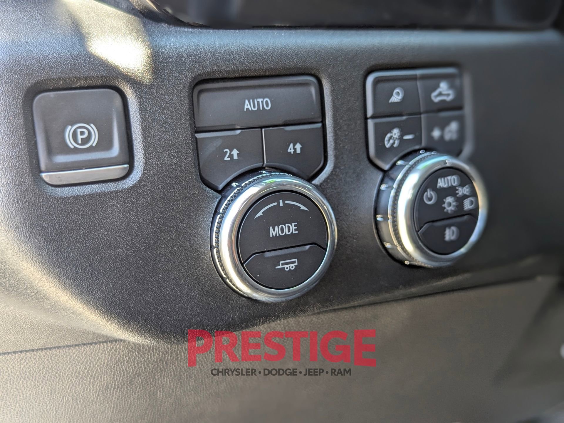 Used 2025 GMC Sierra 1500 SLT AWD/4WD image 30
