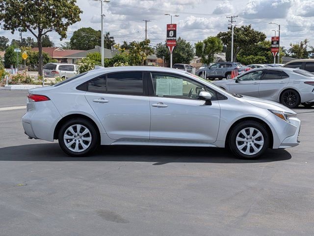 Used 2025 Toyota Corolla LE FWD image 4