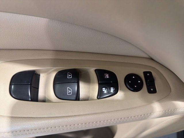 Used 2016 Nissan Pathfinder Platinum w/ Family Entertainment Package image 23